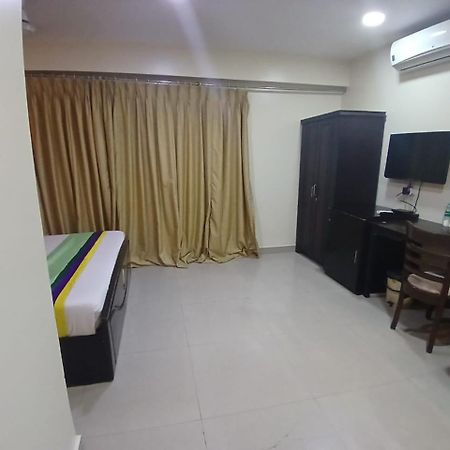 Blossoms Room The Plaza-Luxury Collection- Lakdikapul Haiderabad Buitenkant foto