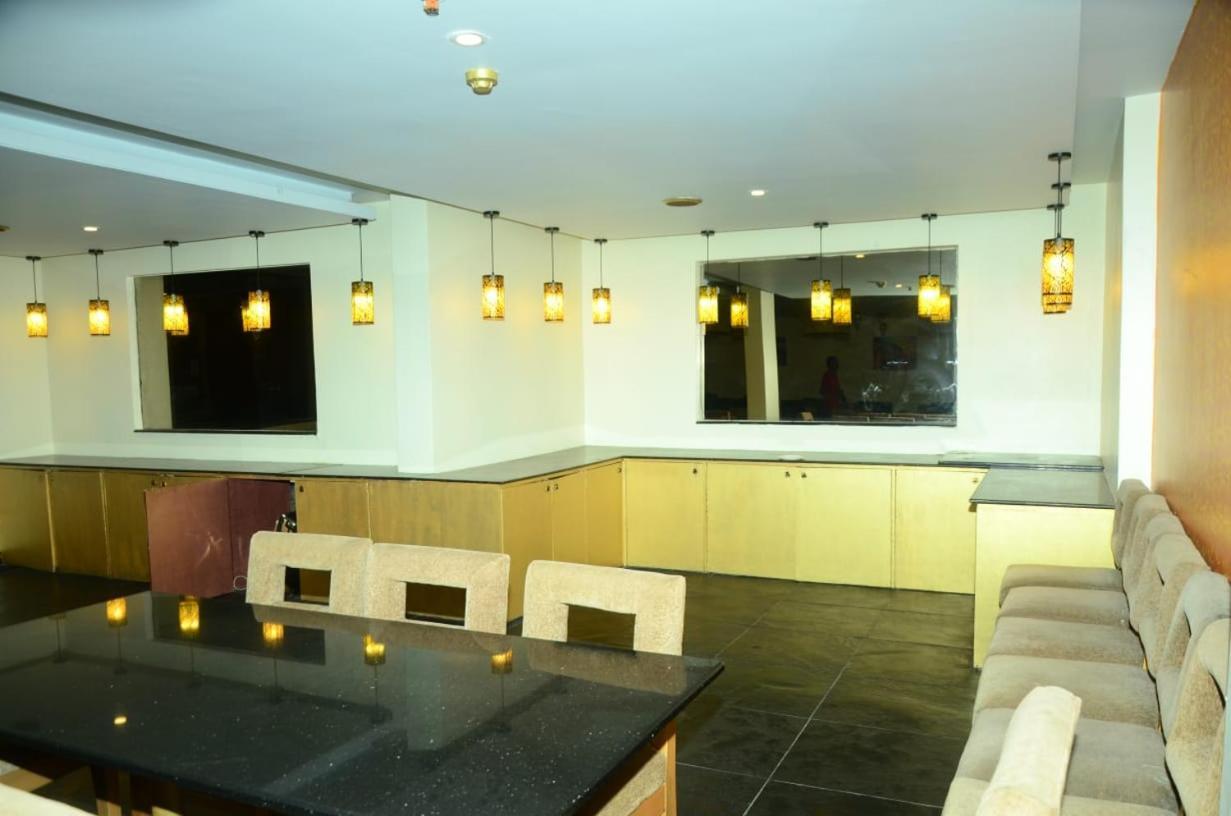 Blossoms Room The Plaza-Luxury Collection- Lakdikapul Haiderabad Buitenkant foto