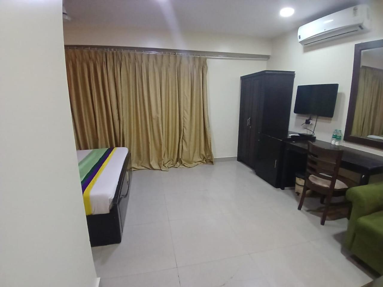 Blossoms Room The Plaza-Luxury Collection- Lakdikapul Haiderabad Buitenkant foto