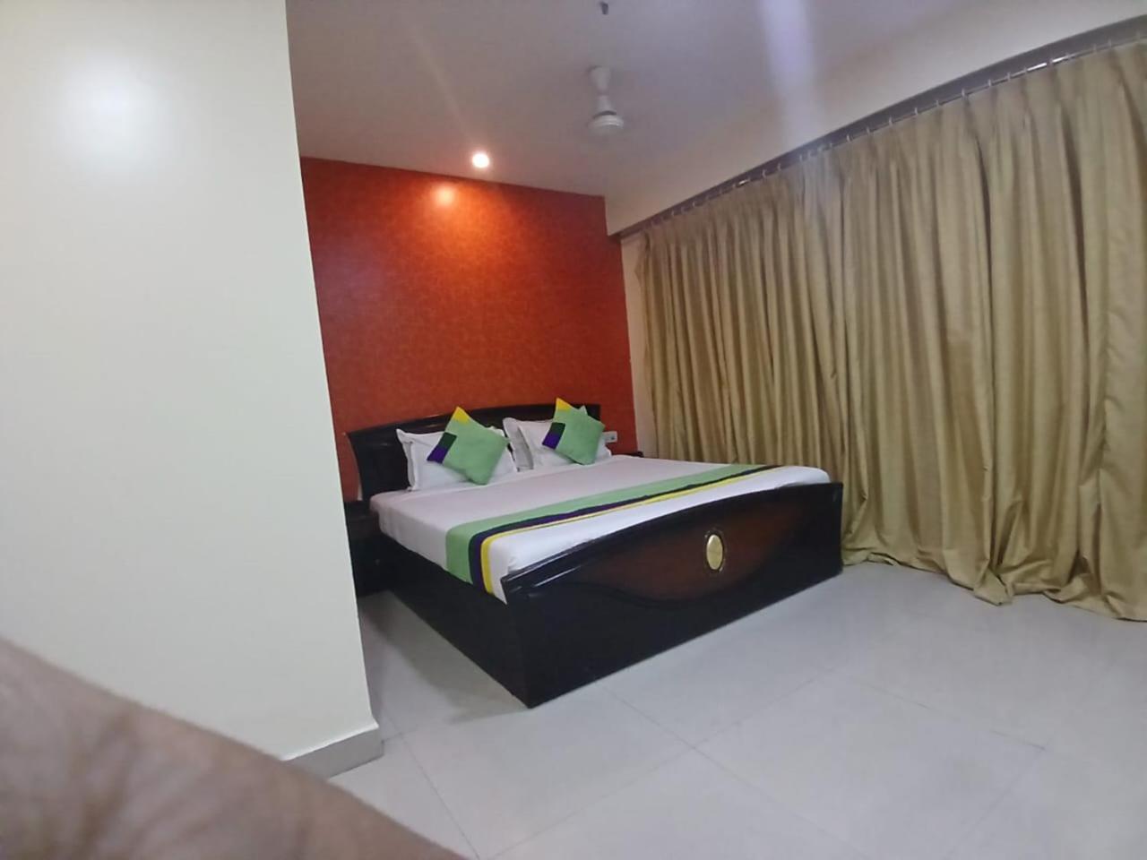 Blossoms Room The Plaza-Luxury Collection- Lakdikapul Haiderabad Buitenkant foto