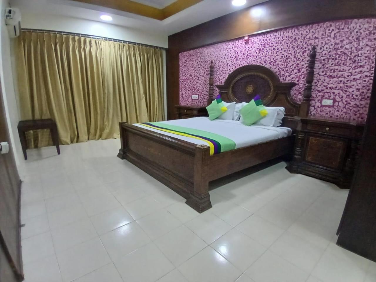 Blossoms Room The Plaza-Luxury Collection- Lakdikapul Haiderabad Buitenkant foto