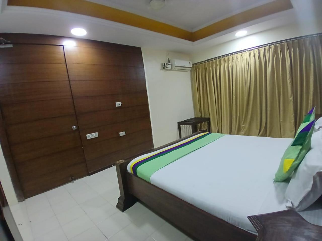 Blossoms Room The Plaza-Luxury Collection- Lakdikapul Haiderabad Buitenkant foto