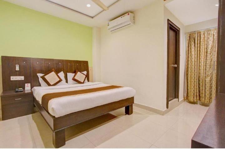 Blossoms Room The Plaza-Luxury Collection- Lakdikapul Haiderabad Buitenkant foto