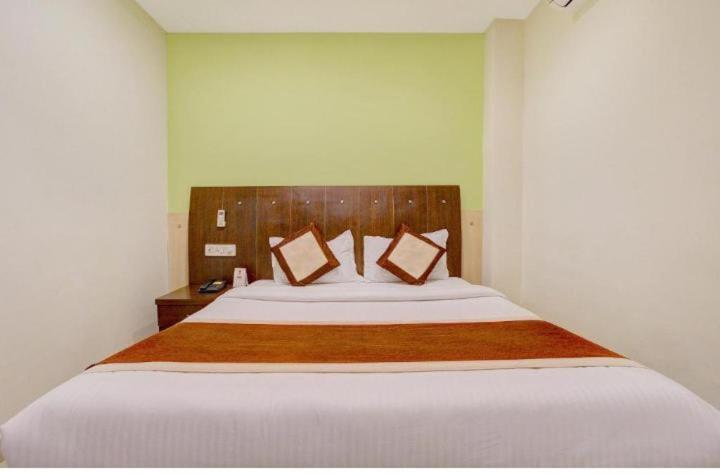 Blossoms Room The Plaza-Luxury Collection- Lakdikapul Haiderabad Buitenkant foto