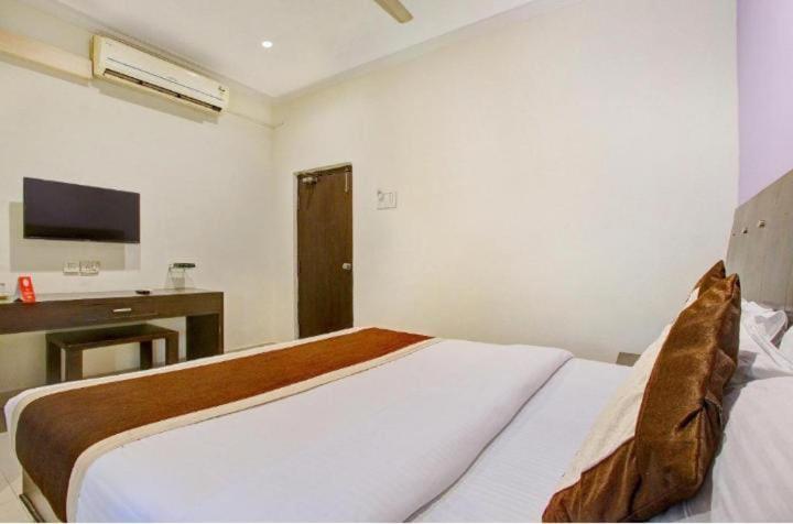Blossoms Room The Plaza-Luxury Collection- Lakdikapul Haiderabad Buitenkant foto