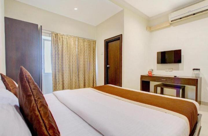 Blossoms Room The Plaza-Luxury Collection- Lakdikapul Haiderabad Buitenkant foto